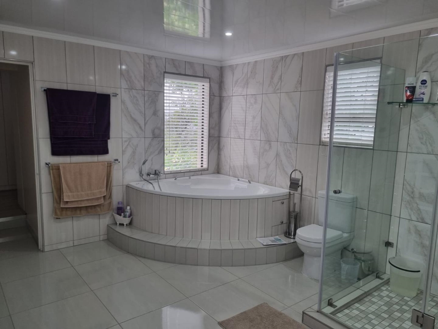 5 Bedroom Property for Sale in Meerhof North West